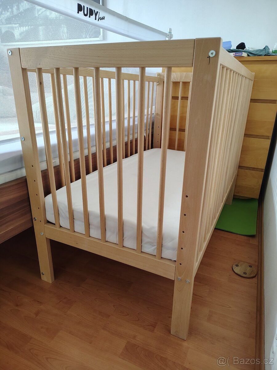 Dětská postýlka (65 x 124 cm) + matrace - 2