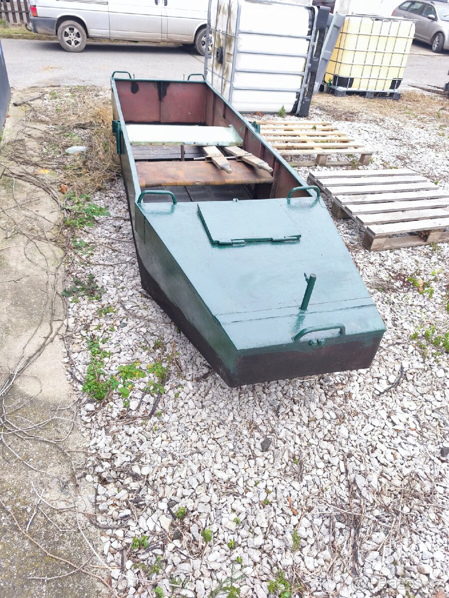 Kovová Rybářská pramice Praha - 2