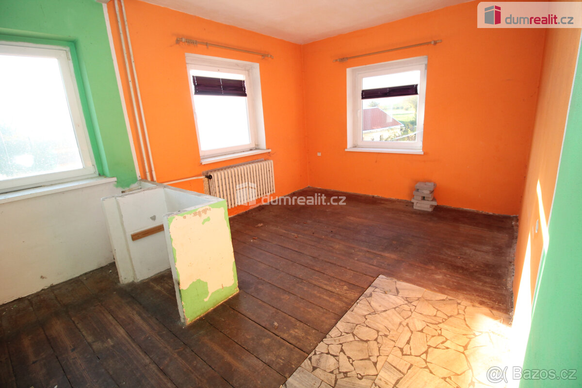 Zemědělská usedlost se dvěma rodinnými domy, stodolou, garáž - 2