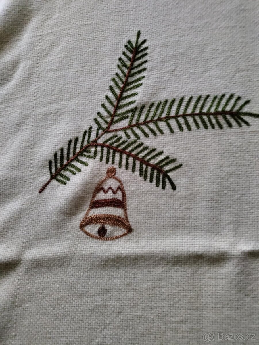 Vyšívaný ubrus vánoční - 2
