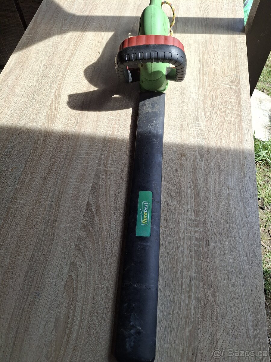 Elektrické nůžky na živý plot - 2