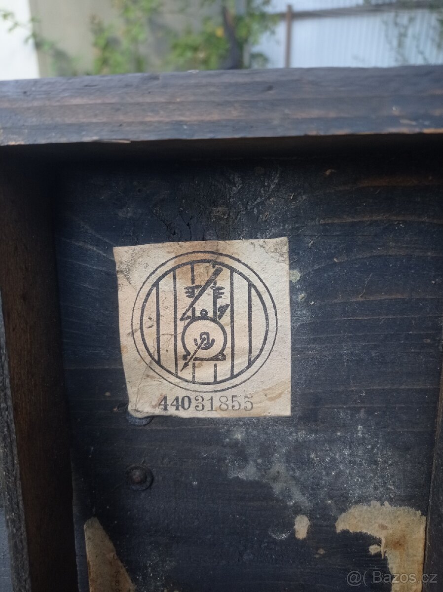 Stabilní motor, bedna na nářadí - 2