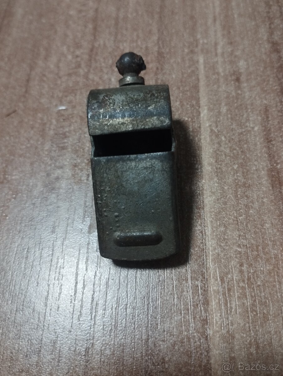 Stará píšťalka, bizuterie - 2