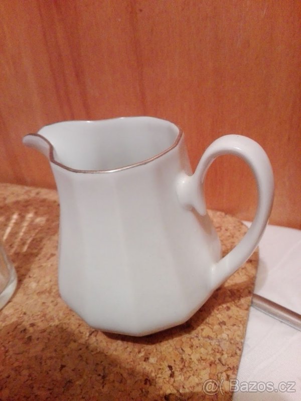 Porcelánová konvička, jedna sklenice - 2