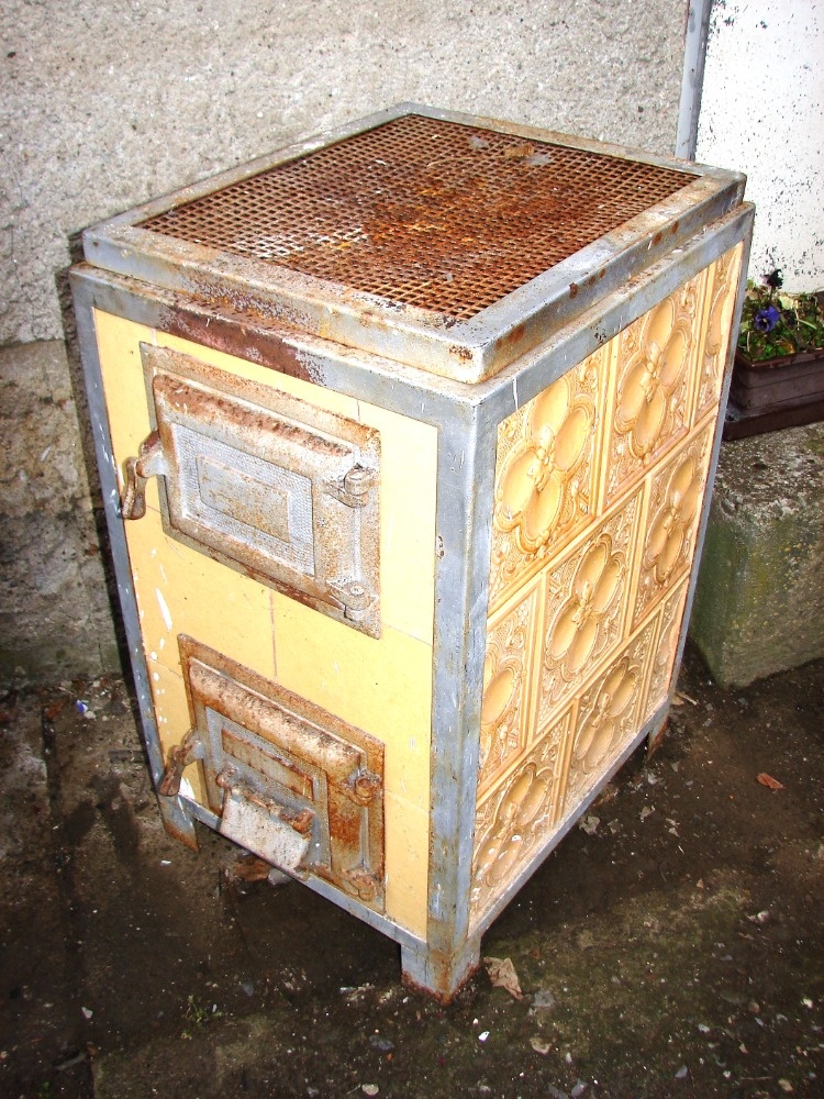 Stará kachlová kamna. - 2