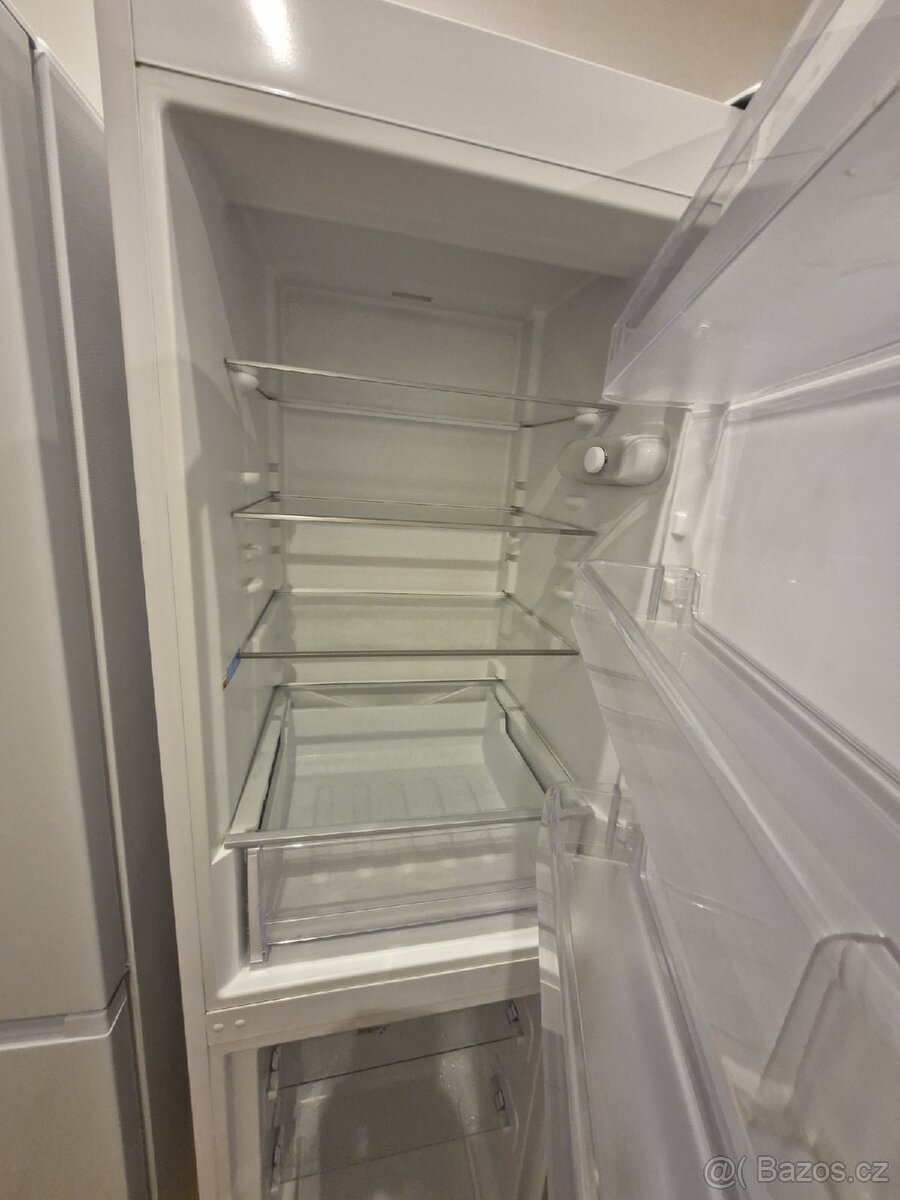 Prodám lednici s mrazákem INDESIT - 2