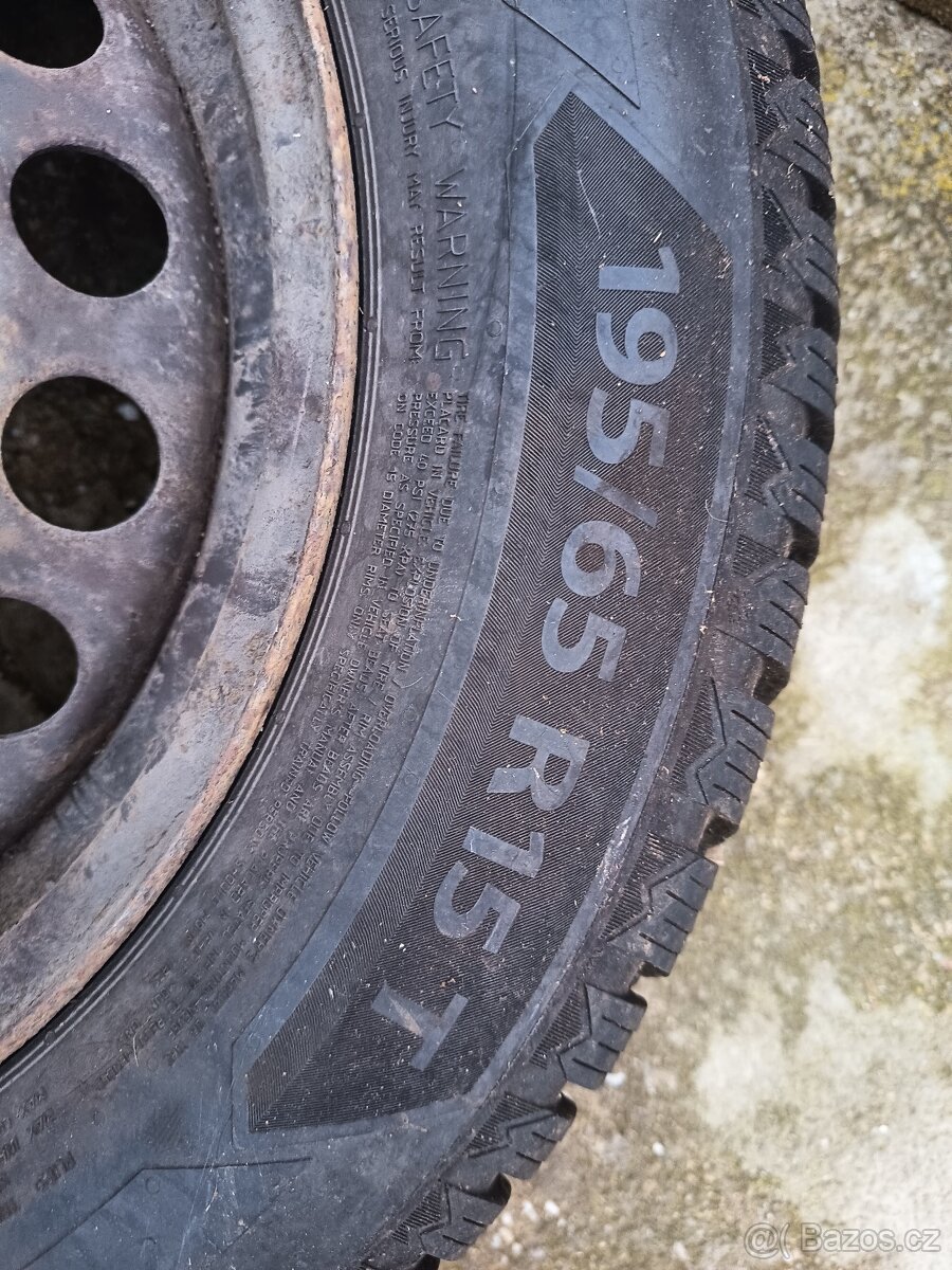 Zimní pneu s disky 195/65 r15 - 2