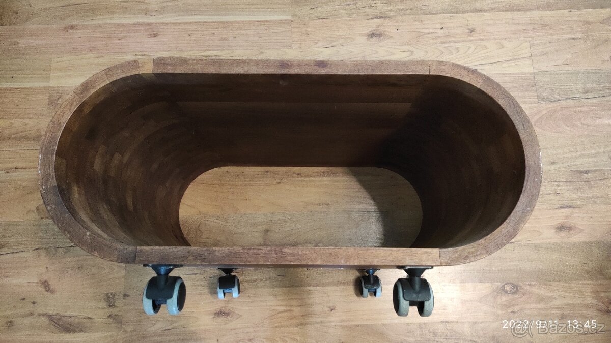 Konferenční stolek na kolečkách - 2