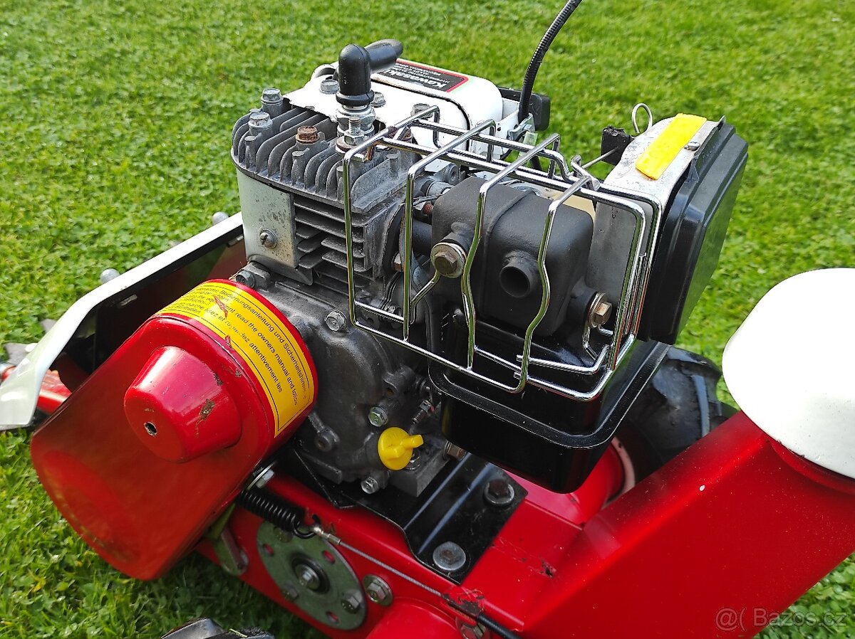 Iseki, Lištová sekačka motor Kawasaki. - 2