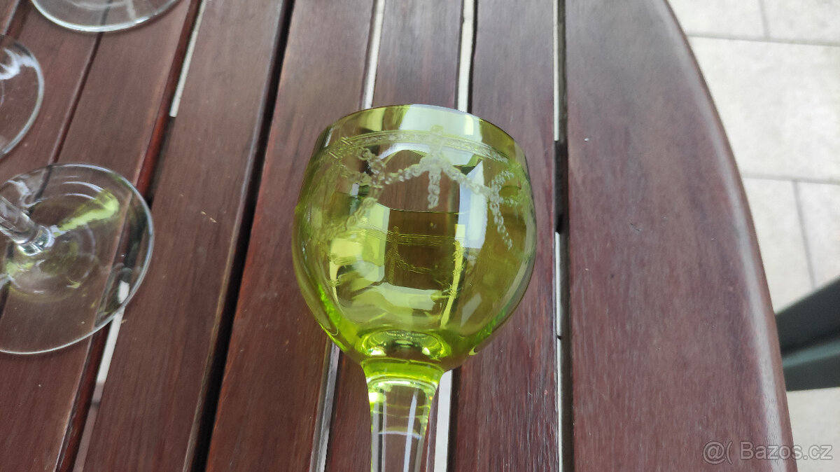 Prodám krásnou starou soupravu broušených skleniček - 2