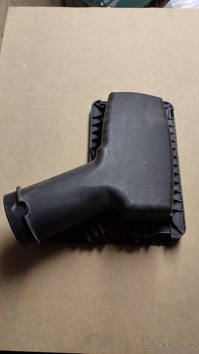 kryt vzduchového filtru ford mustang 15+ - 2