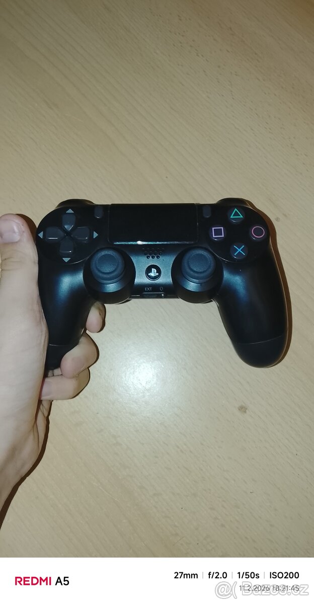 PlayStation 4 Slim - 2