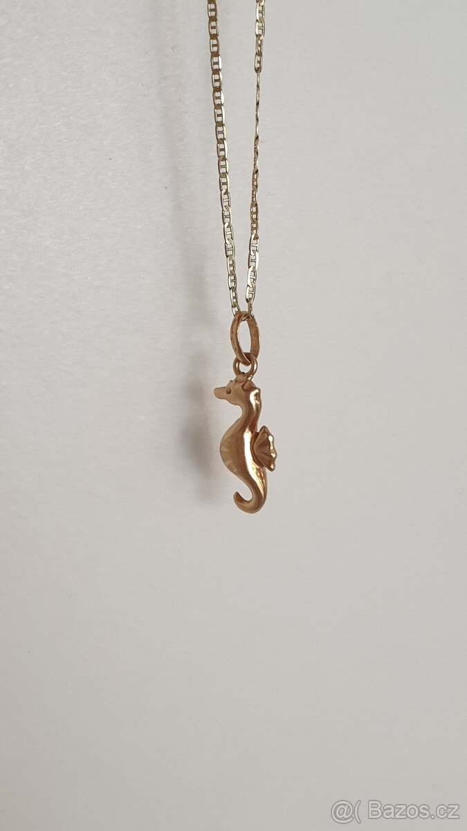 Zlatý přívěsek - mořský koník - 2