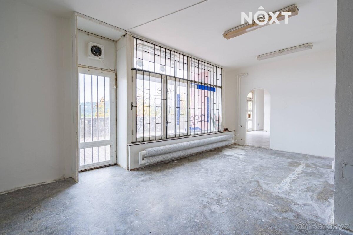 Pronájem komerční Obchodní prostory, 320㎡ - 2