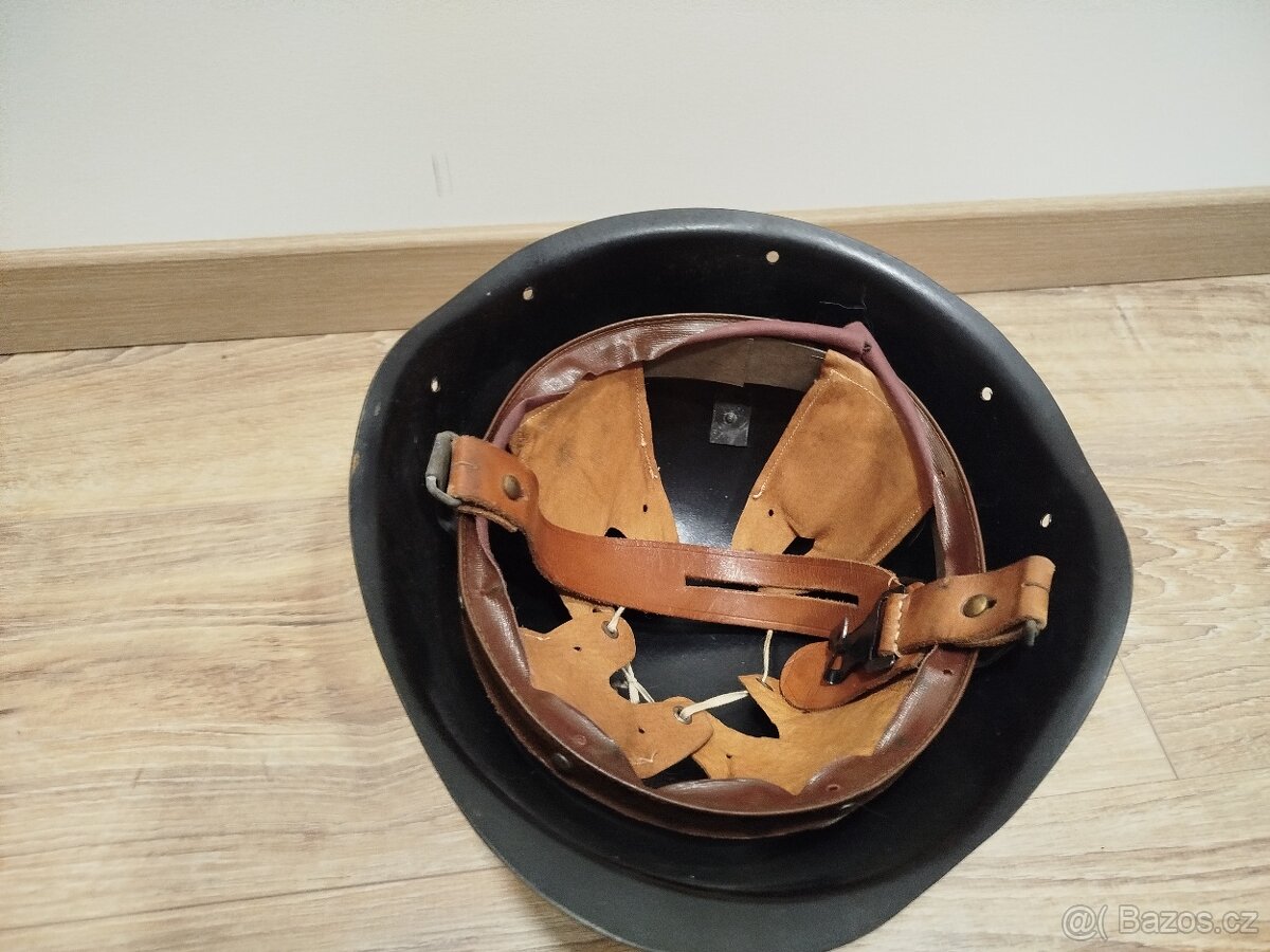 Stará hasičská helma - 2