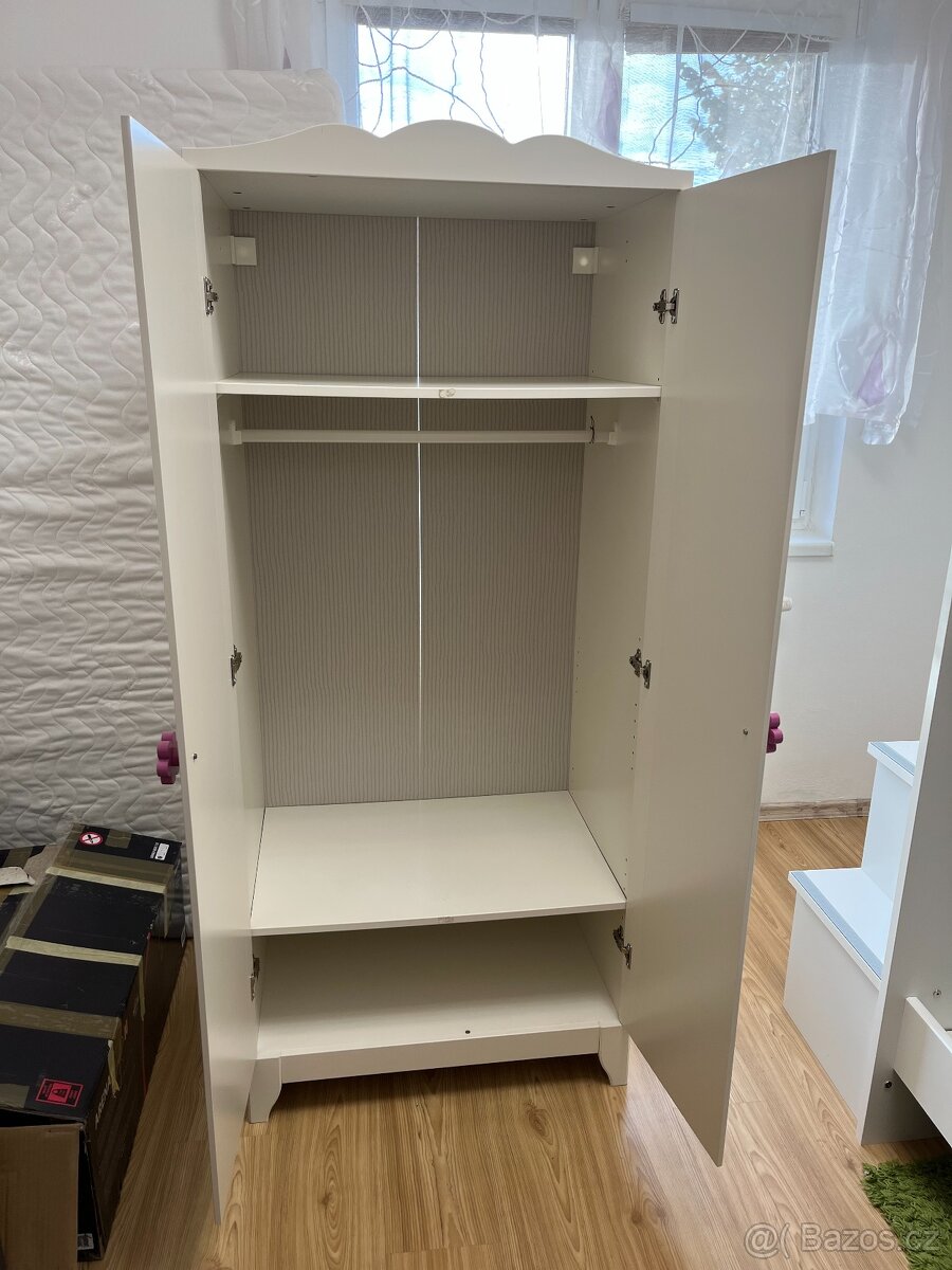 Dětský set dvou bílých, okrasných skříní - 2