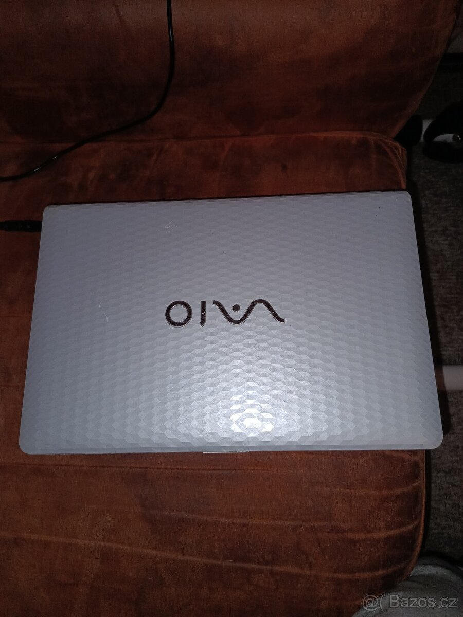 Sony VAIO – i3 / GeForce grafika / funkční - 2