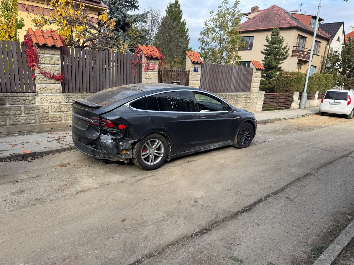 Tesla X - 2