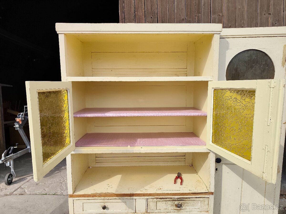 KOMÍNOVÝ KREDENC. - 2