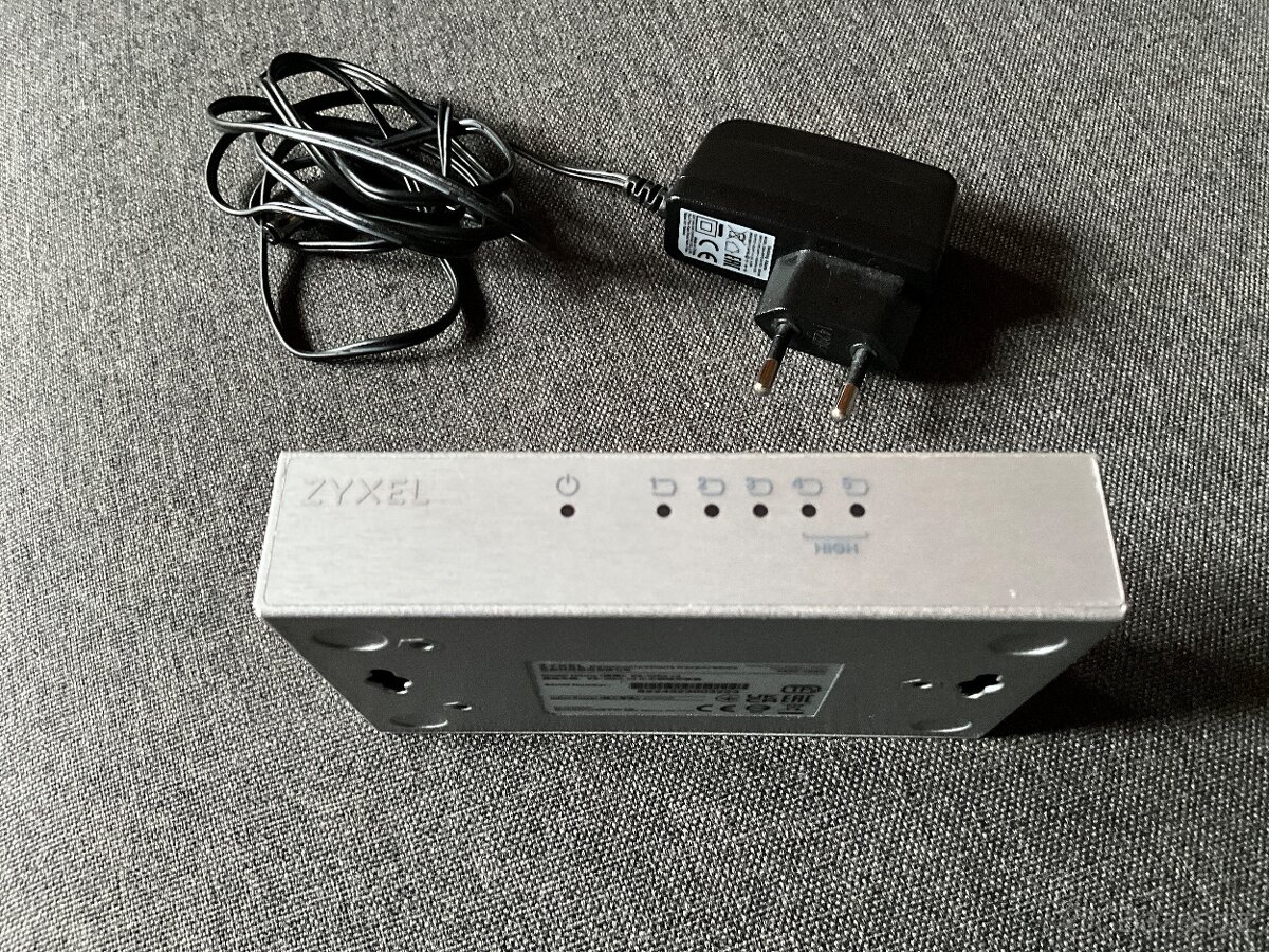 switch ZYXEL - 2
