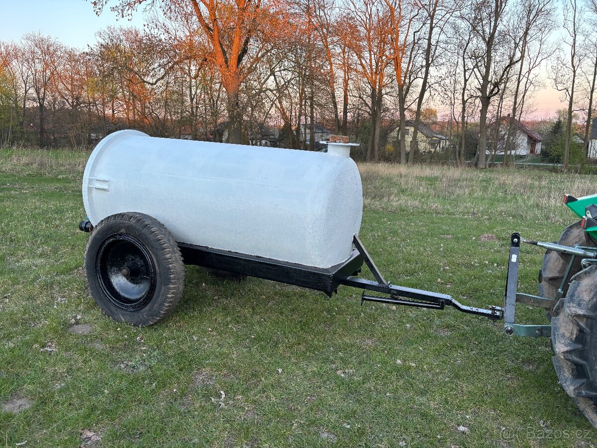 Cisterna na vodu za traktor, objem 1500l - 2