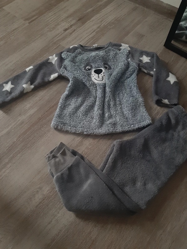 Šedé chlupaté pyžamo 98-104 - 2