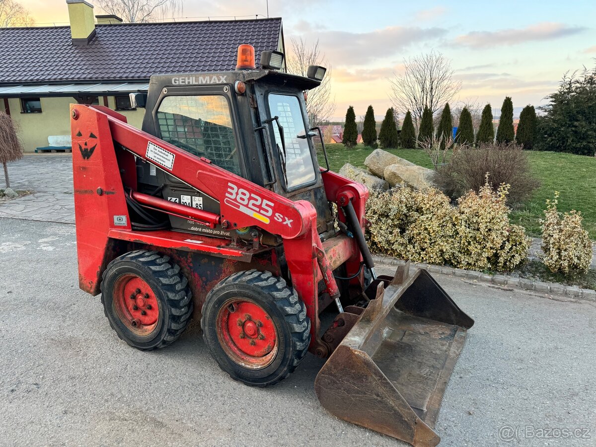 Smykovy nakladac Gehl 3825 rok 2000 - 2