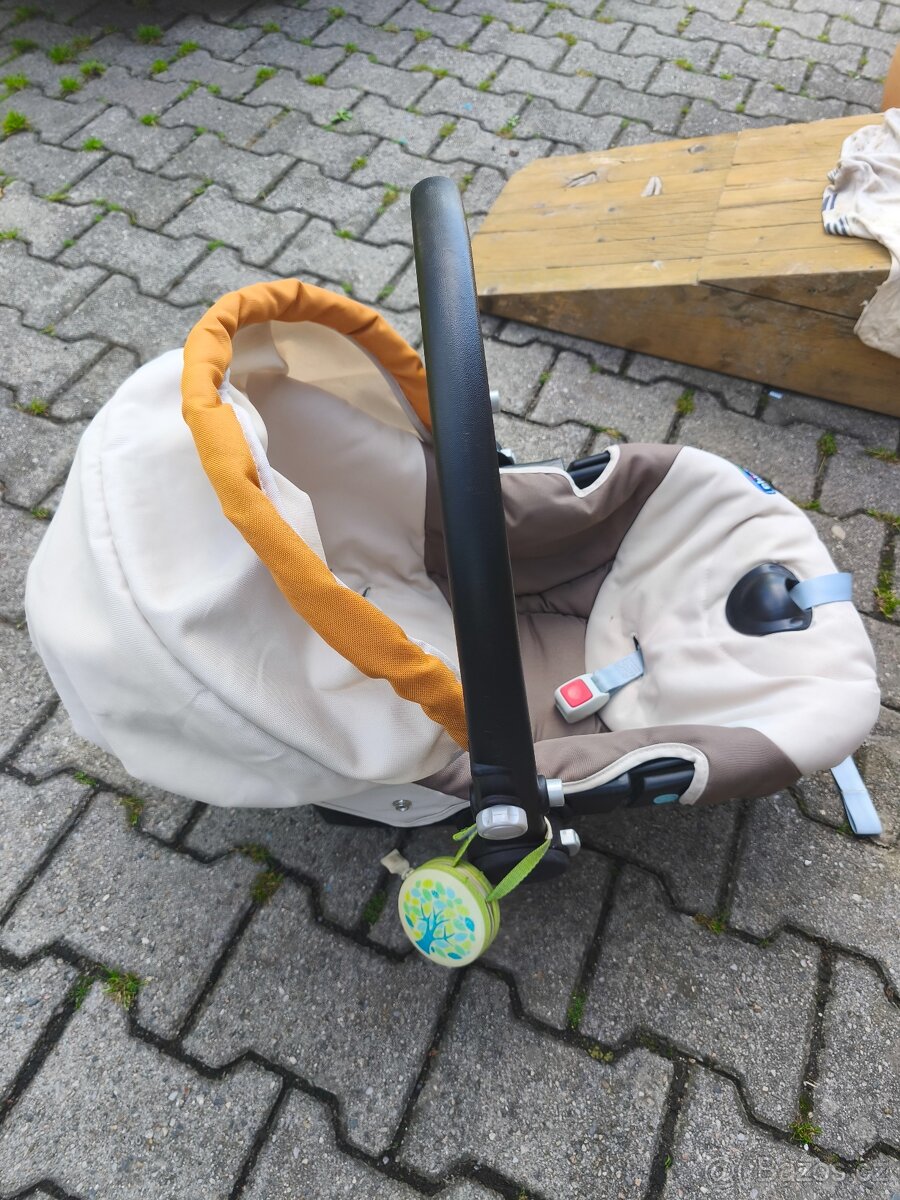 Autosedačka Chicco v dobrém stavu - 2