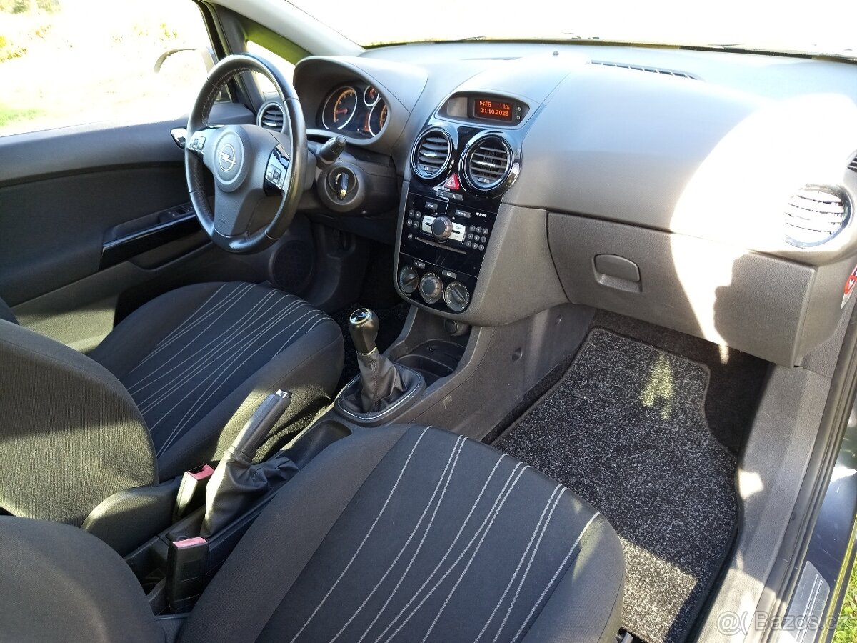 OPEL CORSA D 1,4 64kW r.v. 2010 najeto123tis. km - 2