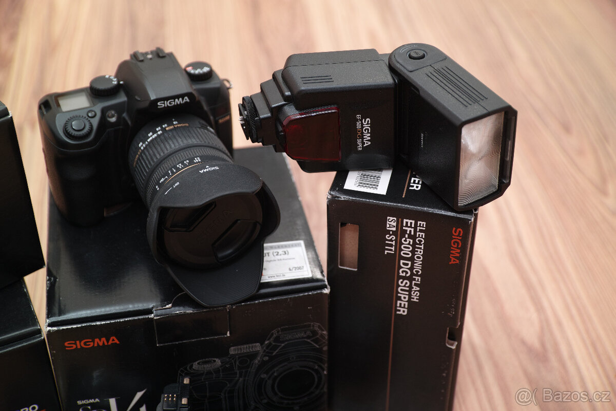 SIGMA SD14 + objektiv + grip + blesk + další - 2