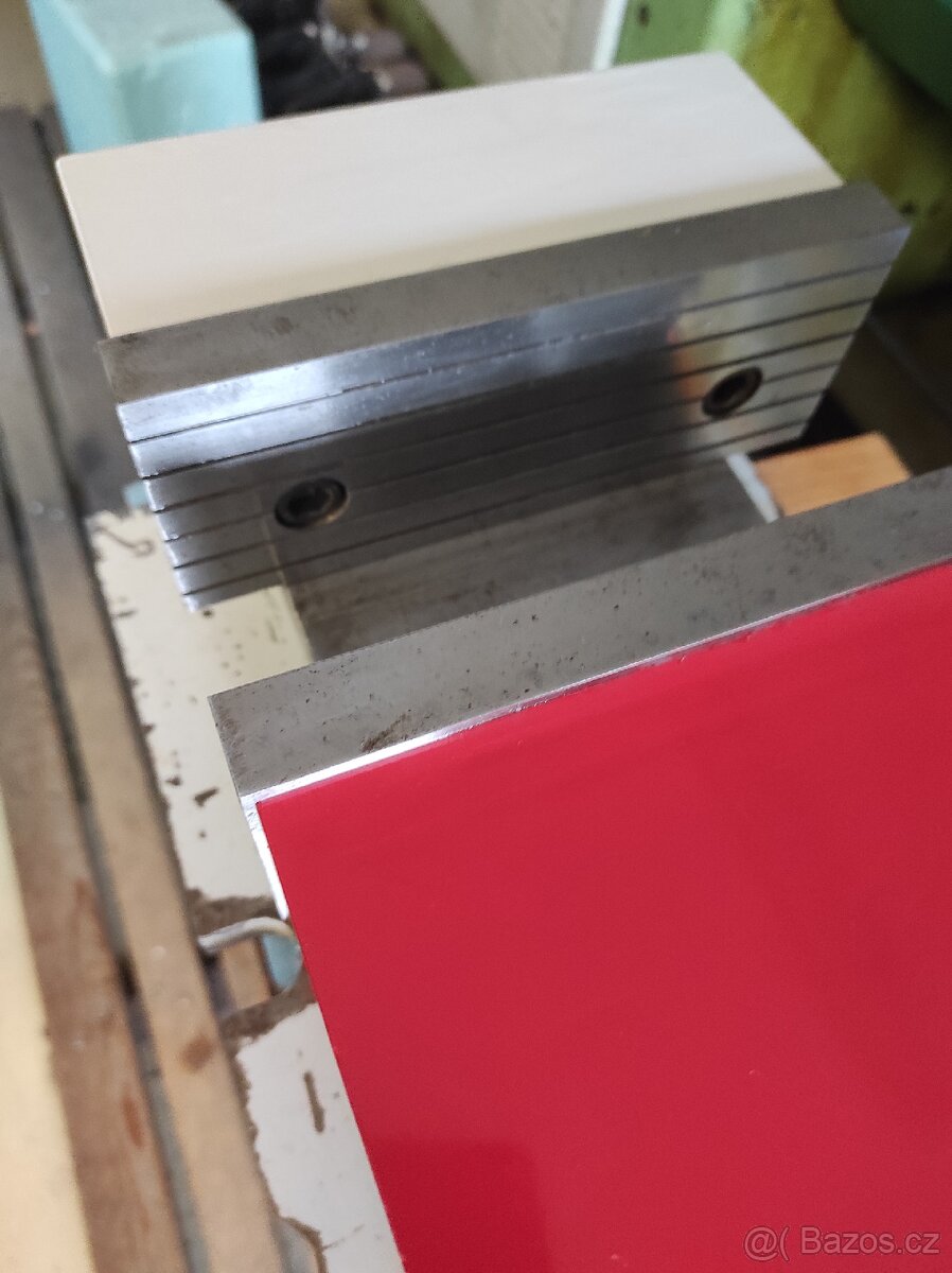 Strojní svěrák, čelisti 200 mm. - 2