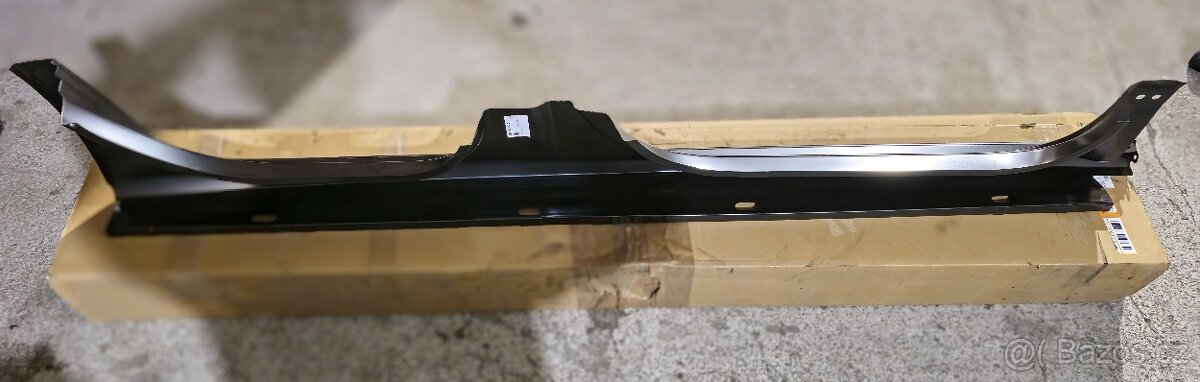 Pravý práh Škoda Octavia IV - 2