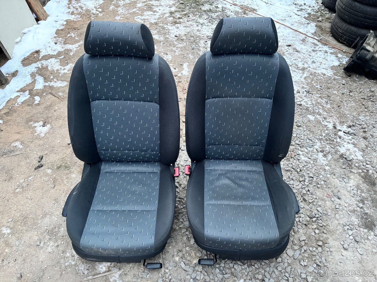 Sedačky Škoda Octavia 1 - 2