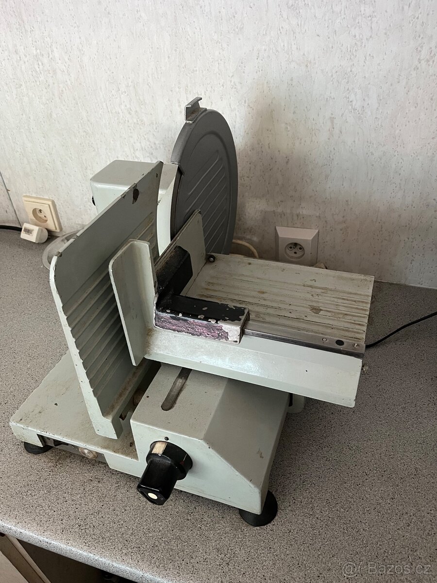 Nářezový stroj - 2