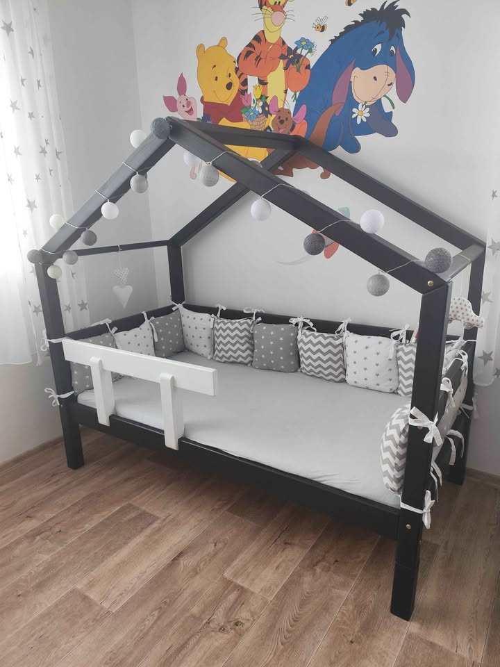 Domečková postel s matrací a mantinely - 2