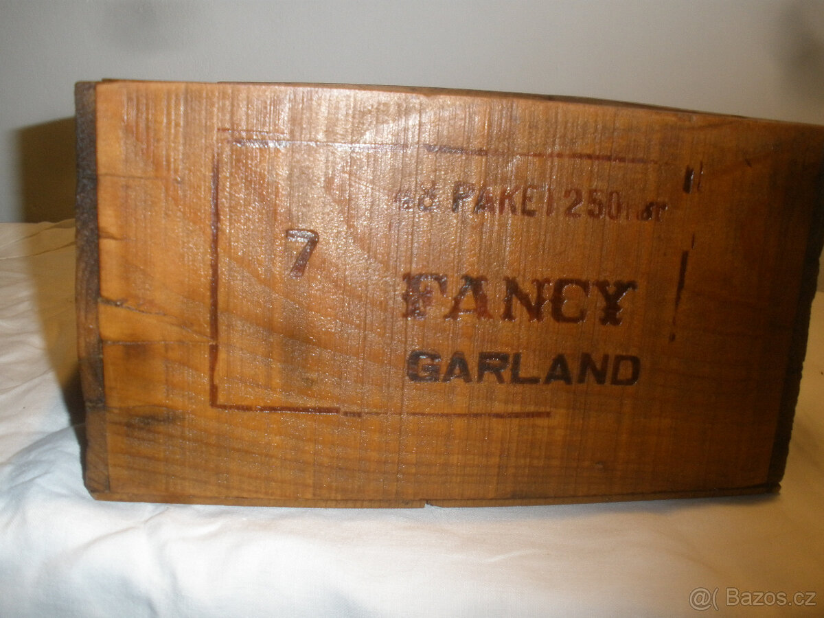 Stará dřevěná bedýnka od ozdob - 2