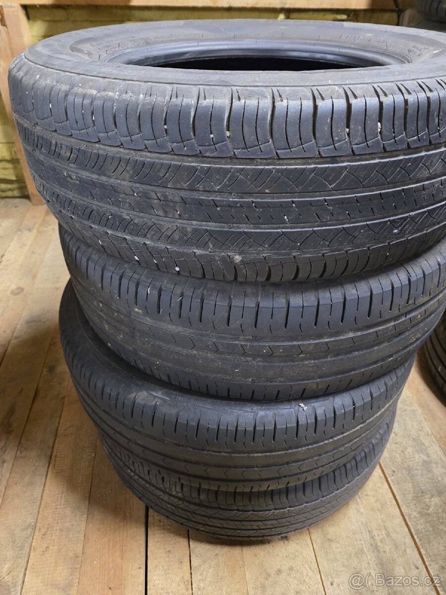 Pneu 215/70r16 - 2