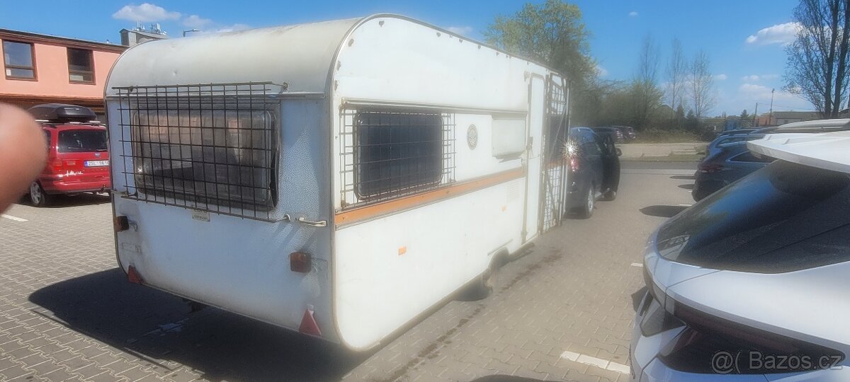 Karavan na pevné stání - 2
