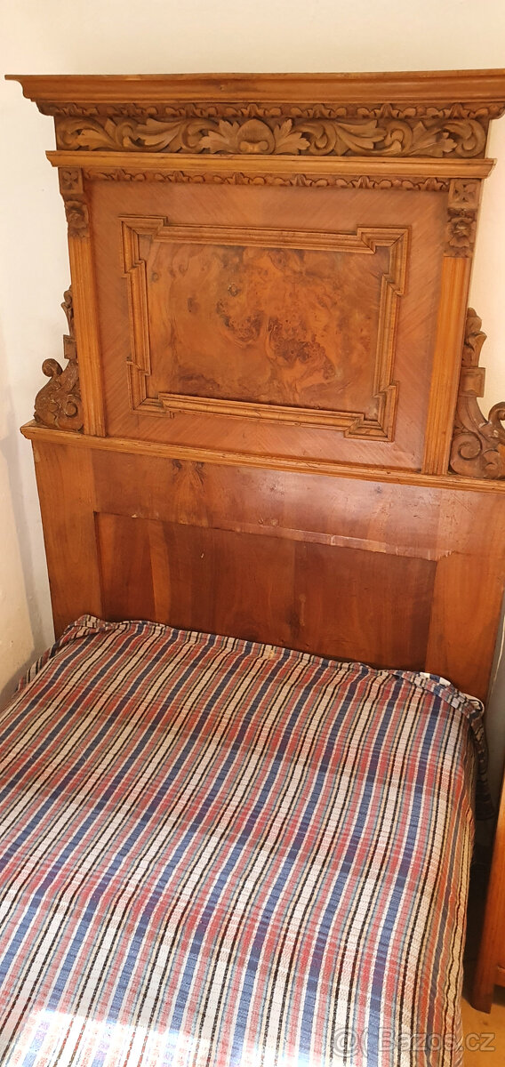 starožitná postel - 2