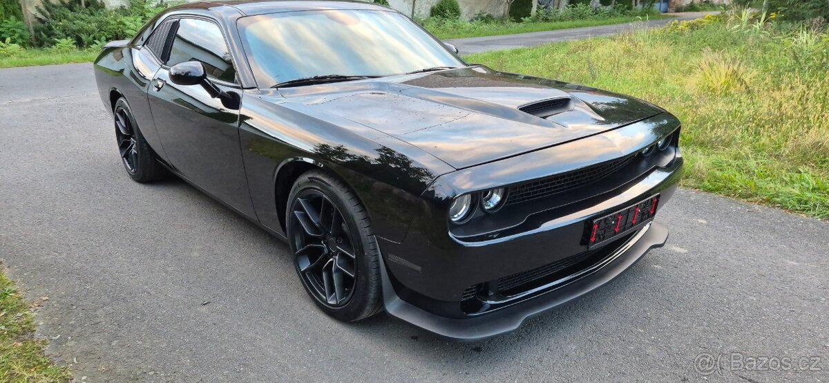 DODGE CHALLENGER 5,7 HEMI 2019 33000 km - 2