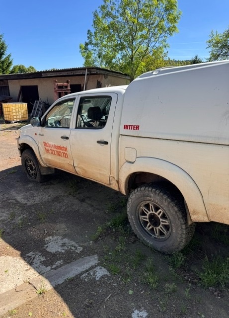 Automobil TOYOTA HILUX - 2