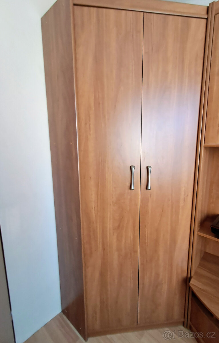 Rohová šatní skříň - 2