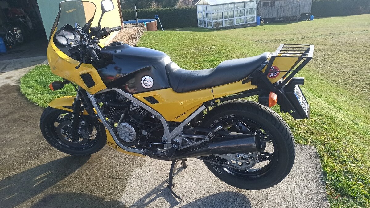 Honda VF1000F - 2