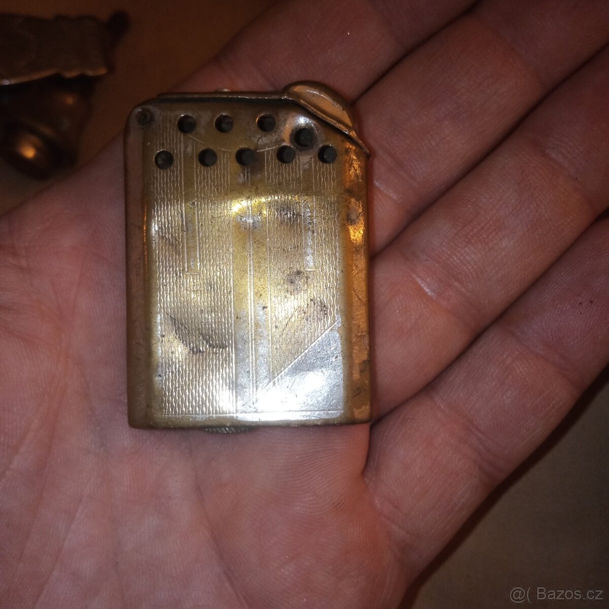 Starý benzinový zapalovač - 2