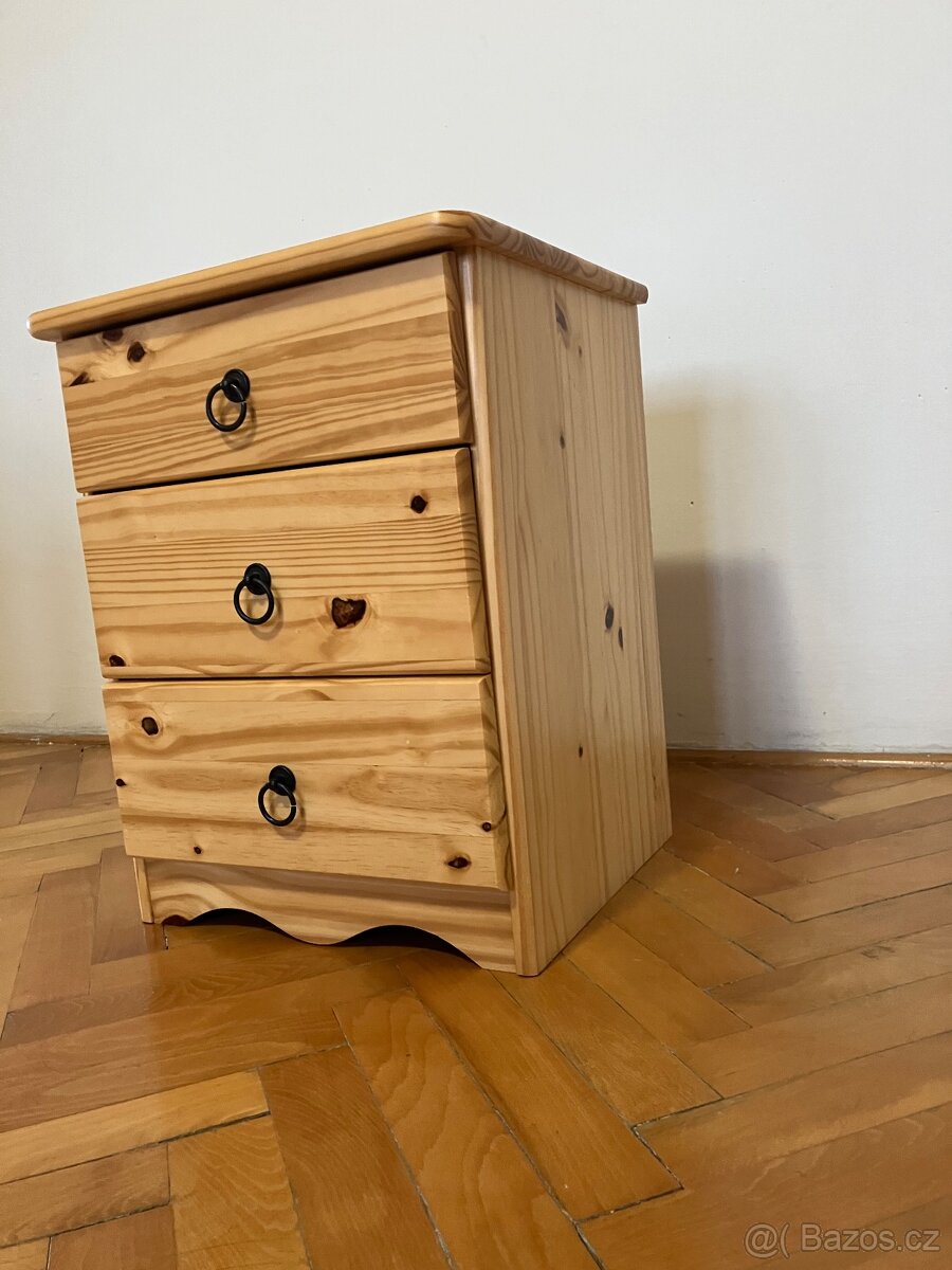 Prodám dřevěnou komodu/ noční stolek - 2