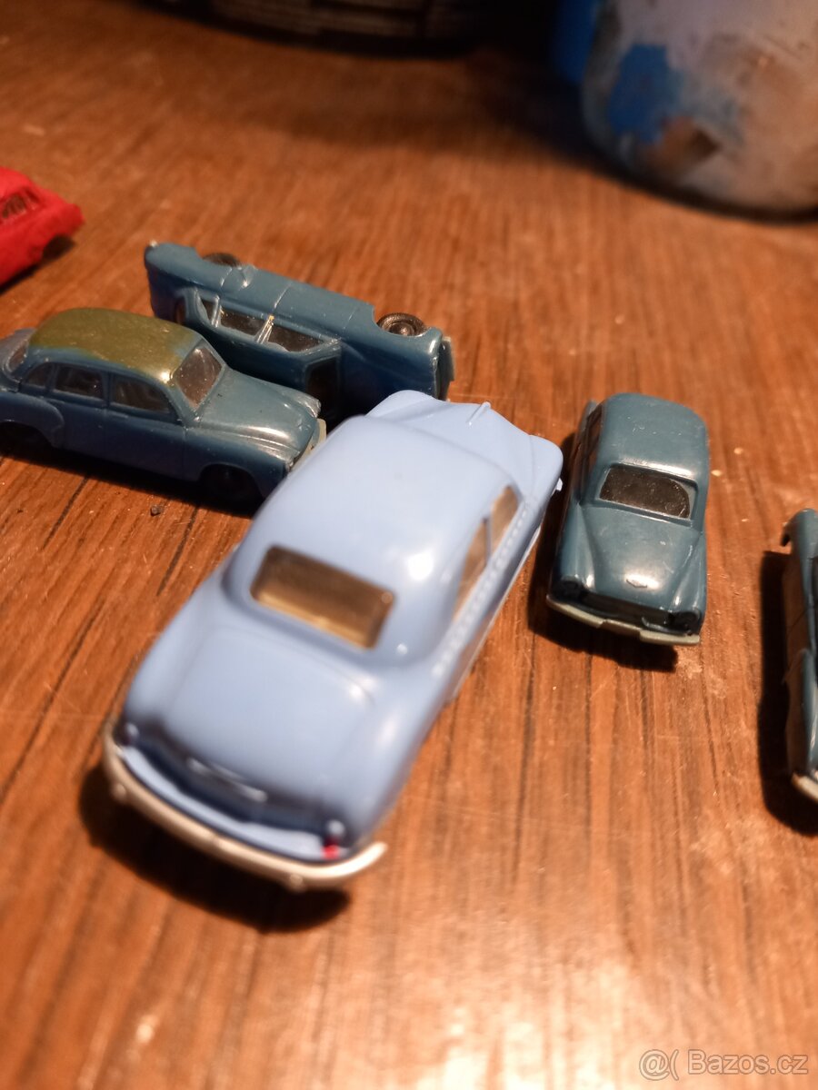 Modely: ŠKODA 1200, WARTBURG - 2