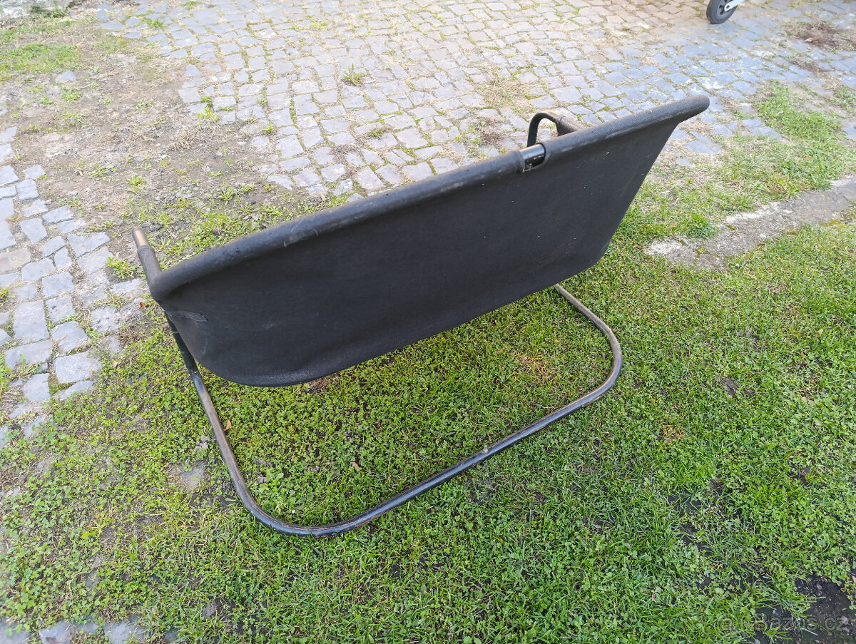 Sedačka plátěná. - 2