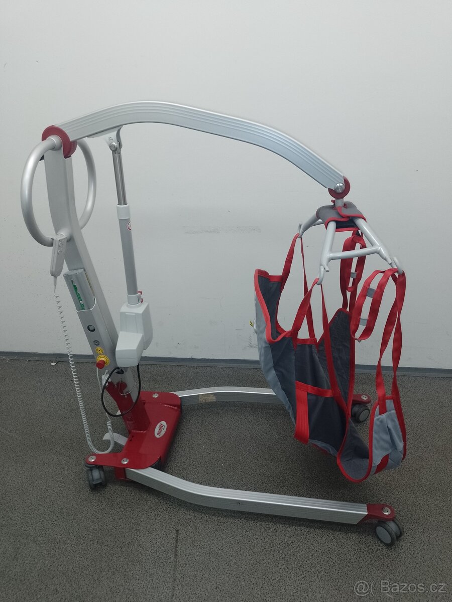 ELEKTRICKÝ mobilní zvedák pacientů, nosnost 150 kg - 2