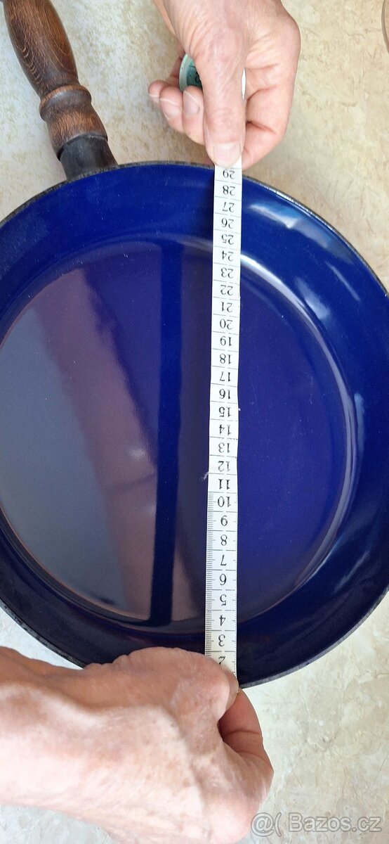 Prodám nepoužívanou litinovou pánev - 2