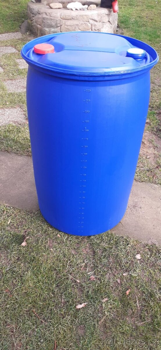 Plastové bečky na vodu - 2